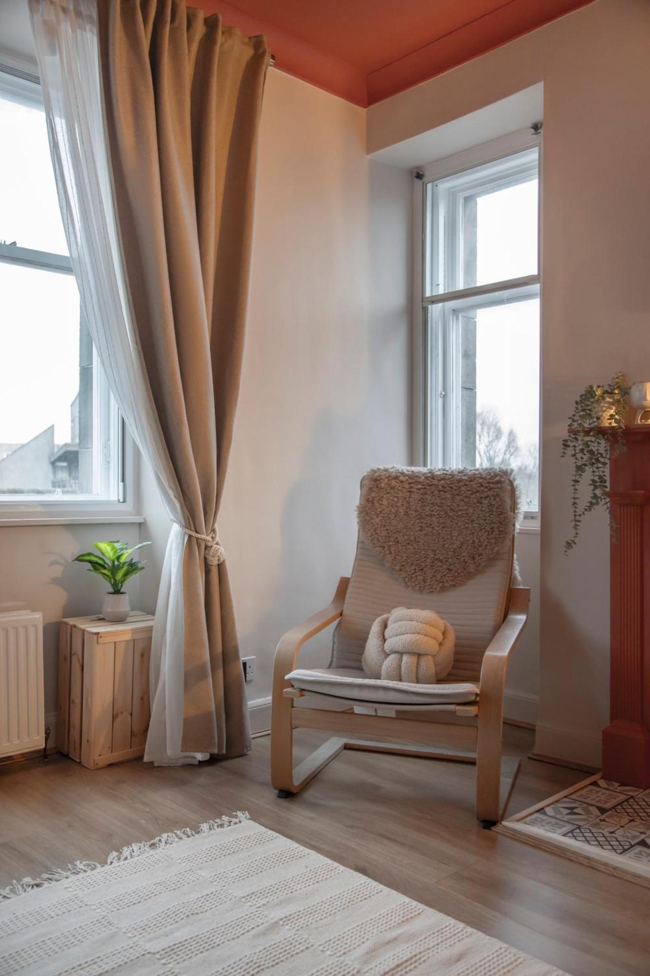 Apartment Trendy 2 Bed Flat - Near Airport Broxburn