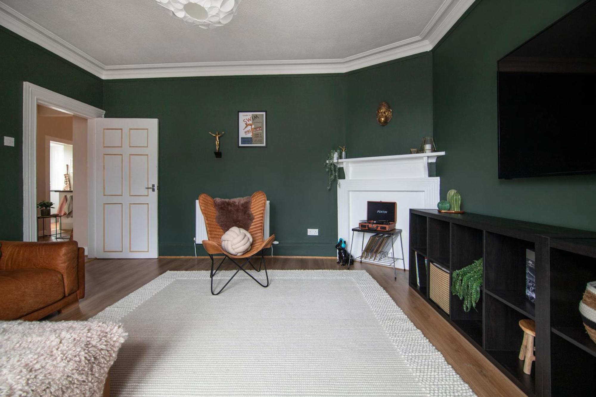 Trendy 2 Bed Flat - Near Airport