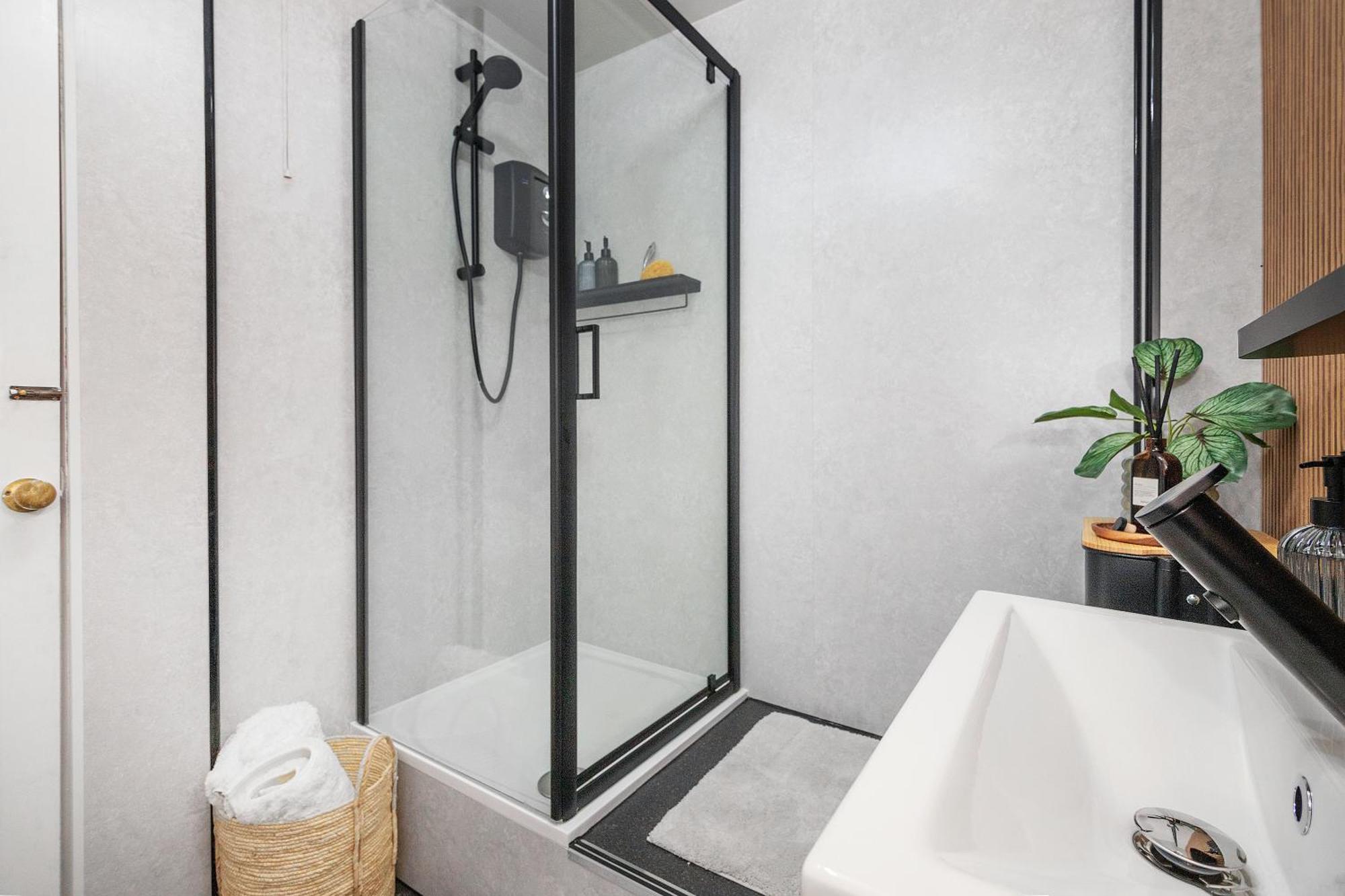 Apartment Trendy 2 Bed Flat - Near Airport *
